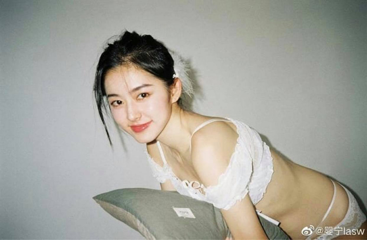 Hình ảnh mới được đăng tải của "nữ thần tắm suối" Ying Ninh thu hút nhiều lượt yêu thích trên MXH.