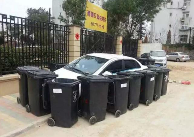 Đỗ xe sai quy định và kết quả nhận lại thật bốc mùi.