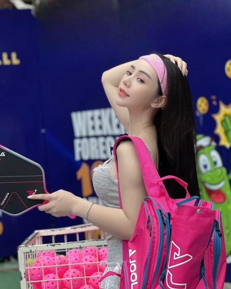 Gia nhập bộ môn pickleball được vài ngày, Quỳnh Kool nhận về nhiều phản ứng tiêu cực từ khán giả về phong cách ăn mặc.