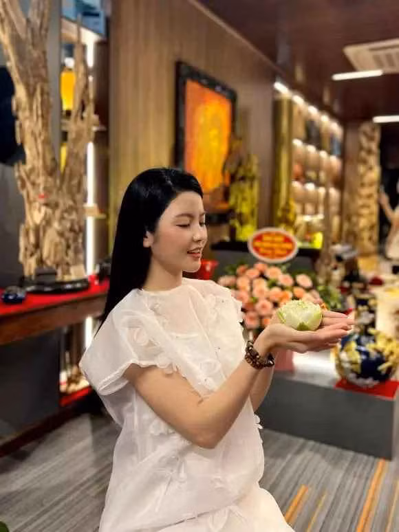 Việc ăn uống thả phanh dẫn đến tăng cân nhanh chóng, Chu Thanh Huyền hiện đã tăng 10 cân (từ 45kg lên 55kg) và nàng WAG dự đoán khi đi đẻ, cô sẽ phải tăng khoảng 25kg.