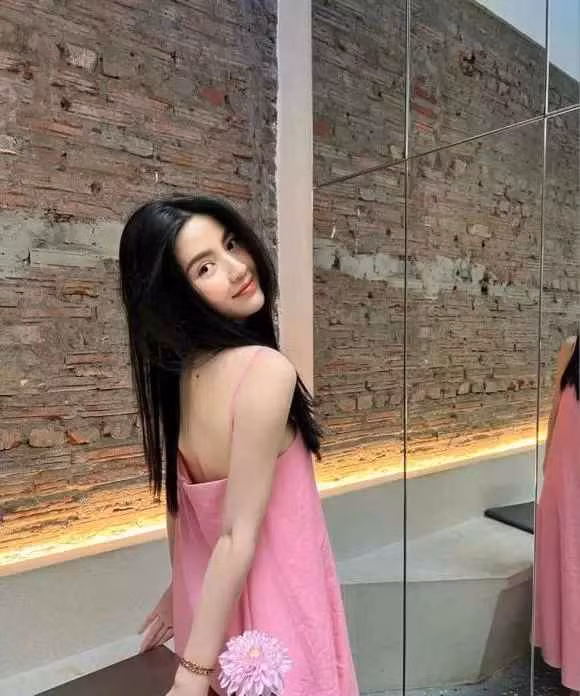 Hot girl quê Sơn Tây cho biết trước đây chưa công khai chuyện có tin vui, cô nàng không dám kêu than.