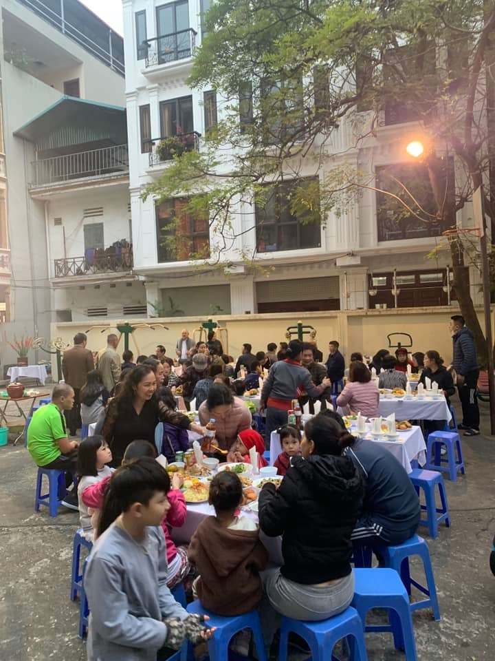 Cả năm ai ai cũng mong chờ tới những ngày cuối tháng 12 “để các nhà dành ra một hôm ngồi với nhau hàn huyên về 1 năm đi qua, thắt chặt tình hữu nghị”.