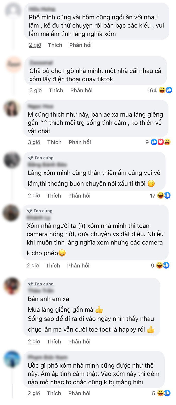 Chị T.H cũng cho biết thêm ban đầu mọi người định đặt cỗ cho đỡ rườm rà, nhưng sau một hồi hội ý thì thống nhất cùng chung tay làm cho ấm áp tình cảm.