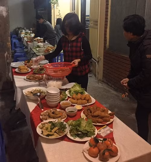 Với cuộc sống bộn bề như hiện tại vẫn có thể giữ được tình làng nghĩa xóm ấm áp như vậy quả thật hiếm có.