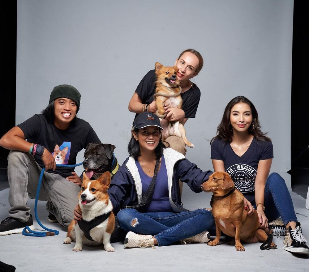 Theo tìm hiểu, hàng ngày Manohara phải cố tỏ ra hạnh phúc khi xuất hiện trong vai trò một nàng dâu hoàng gia, bởi nếu không làm đúng theo mệnh lệnh sẽ phải "chịu trận" rất đau khổ.