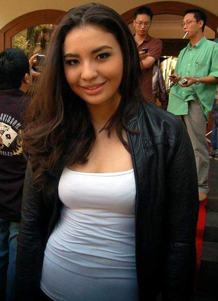 Ai cũng bất ngờ khi nhan sắc của Manohara ngày càng thăng hạng, trông xinh đẹp và cuốn hút hơn xưa.