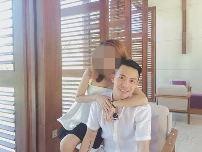 Một người quen bày tỏ niềm tiếc thương Angela Phan: "2 tháng trước em còn inbox hỏi anh kiếm team thiết kế sửa nhà cho ba mẹ ở Krông Pắc. Nhà cũ xây từ 2007 nên em muốn Tết này có nhà mới cho ba mẹ...