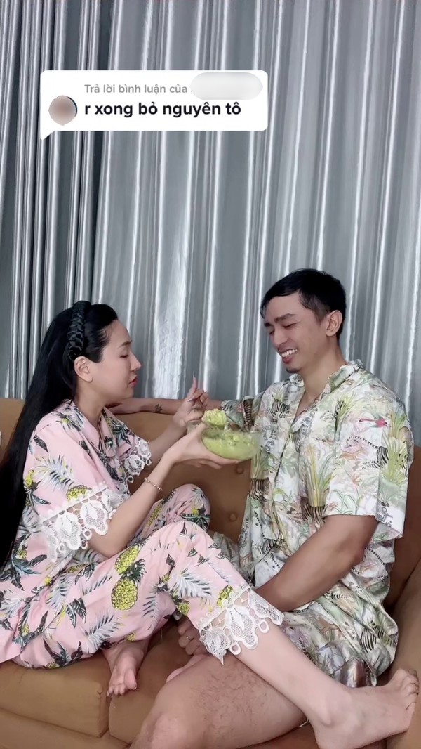 Dưới phần bình luận của đoạn clip 6,8 triệu lượt xem này, nhiều người đã không giấu được sự thích thú, cười nghiêng ngả trước biểu cảm của Viên Vibi.