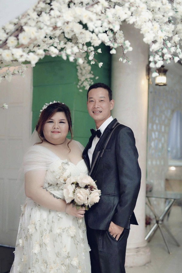 Dù chỉ mới 6 năm, hay thậm chí 60 năm nữa thì tình cảm của cặp đôi vỗ béo nhau trước khi làm đám cưới trên có lẽ không thay đổi khi mỗi ngày, họ đều dành cho nhau những lời âu yếm, tình cảm và hành động nâng niu, trân trọng.