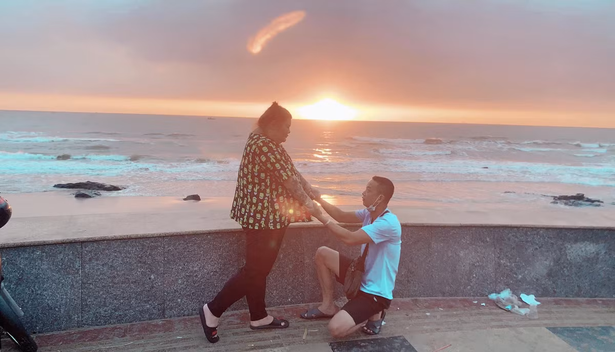 Tuy nhiên anh Hải Thanh cũng chưa từng một lần phàn nàn hay yêu cầu chị Kim Ngân phải thay đổi mà thay vào đó, anh luôn chiều chuộng và đáp ứng mọi thứ để vợ có thể vui vẻ, thoải mái và tự tin khi đi bên cạnh chồng.