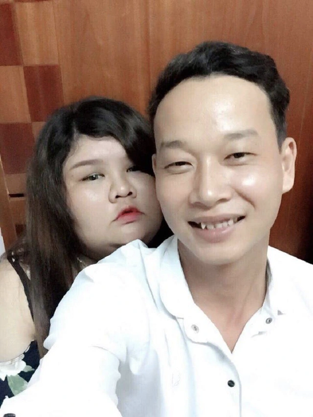 Thường xuyên đưa vợ đi ăn hàng quán, du lịch đó đây, khen vợ mỗi ngày... chính là điều mà người chồng này dành cho vợ khiến cư dân mạng không khỏi ghen tị và ngưỡng mộ.