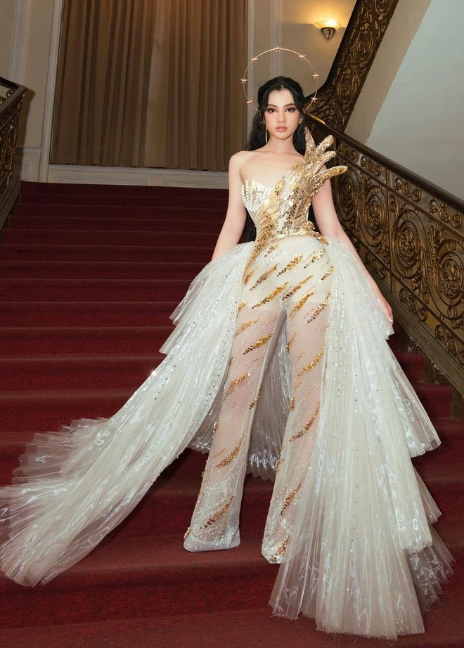 Nhiều netizen cũng nhận ra màn bóp méo vạn vật của hot girl 2K2 Cẩm Đan và để lại vài dòng bình luận.