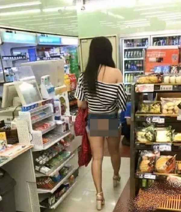 Thậm chí có người còn lên án bởi trong quán ăn khi ấy có rất nhiều trẻ nhỏ.