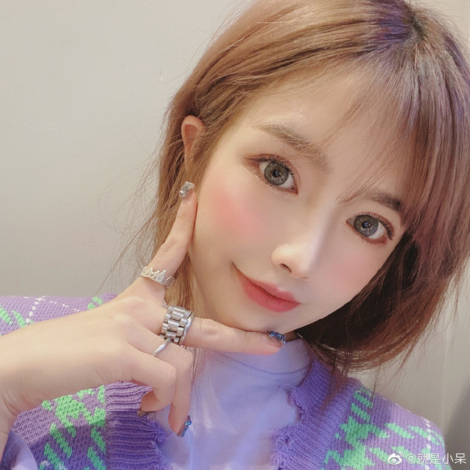 Nhìn Tiểu Ngai già đi trông thấy với làn da khá nhăn, mũi và môi không quá hài hòa khiến cô nàng cũng mất đi độ sắc sảo, khả ái thường thấy.