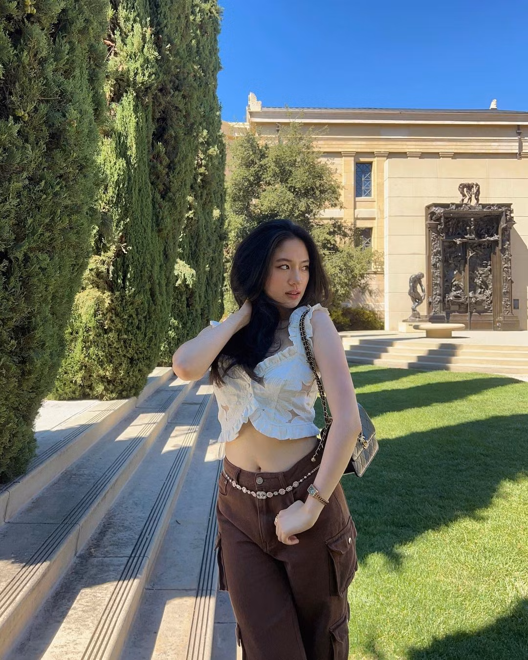 Cô nàng sinh năm 1995 nổi bật với gương mặt xinh đẹp, vóc dáng đầy đặn khác hẳn với tiêu chuẩn hiện tại.