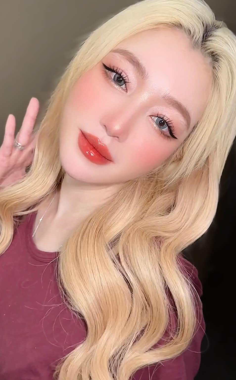 Bài đăng của hot girl 8X nhanh chóng thu hút nhiều sự quan tâm từ dân mạng.