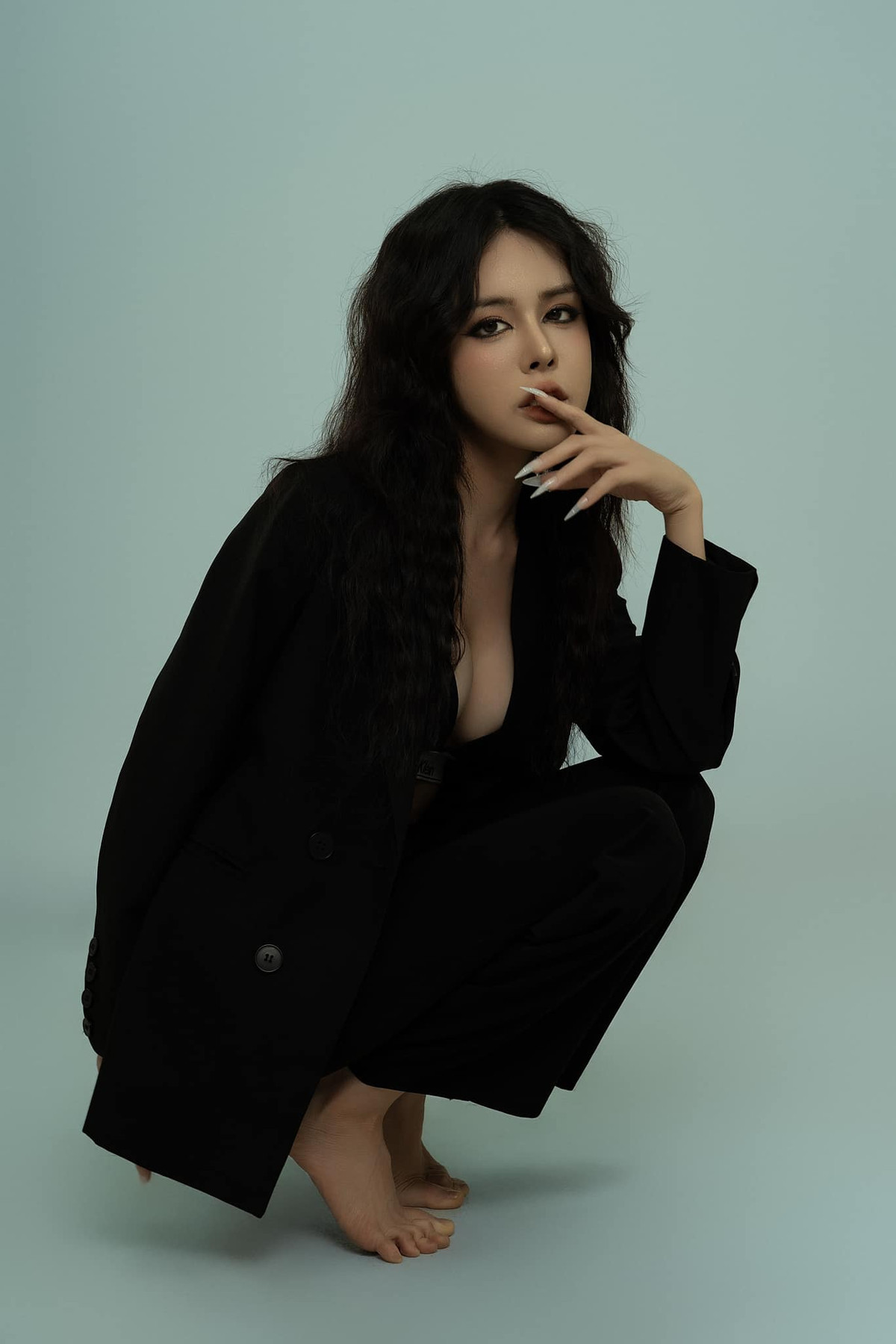 Những công việc này mang lại nguồn thu nhập khủng cho hot girl Bích Hạnh. Từng có thời gian, bạn gái Vũ Văn Thanh gây choáng khi tiết lộ mức doanh thu trong một tuần lên đến hơn nửa tỷ đồng.