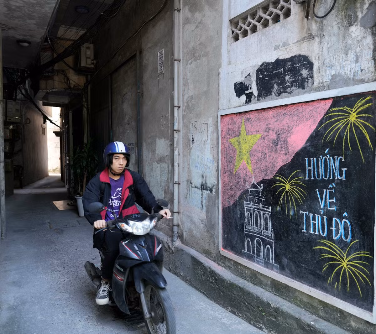 Các bảng tin trước đây chỉ dùng để truyền tải thông tin thông báo, những ngày chào mừng 70 năm Giải phóng Thủ đô đã được "khoác áo mới".