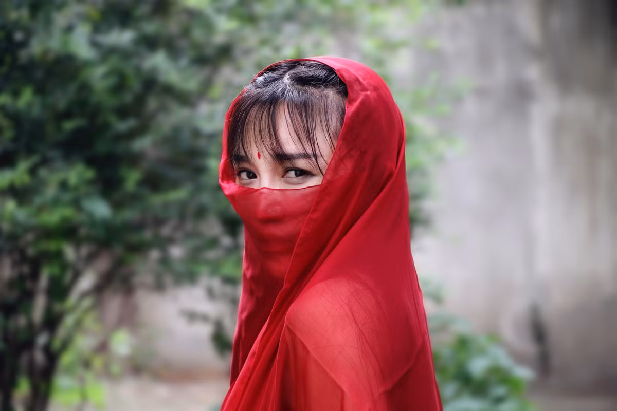 Giữa ồn ào, Lý Tử Thất sống kín tiếng, không xuất hiện ở các sự kiện. Cô từ chối các buổi phỏng vấn, gặp gỡ mọi người.