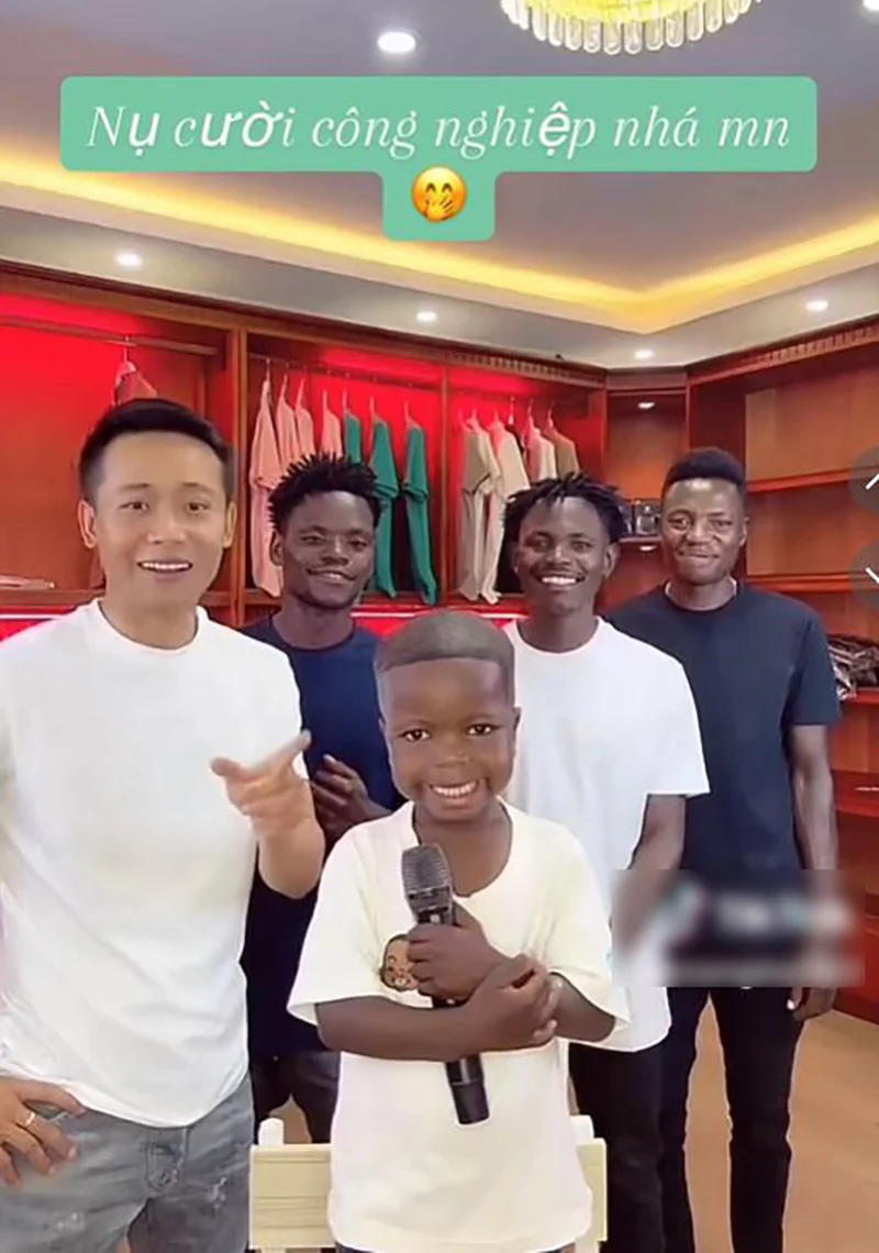 Được mệnh danh là “idol giới trẻ”, Lôi Con cũng không phụ lòng người hâm mộ khi hát, nhảy đều có thể cân tất.