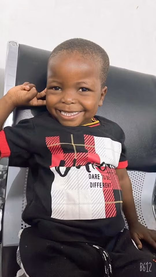 Mỗi lần gặp chú Quang Linh, Lôi Con đều thể hiện ra tài năng thiên bẩm của mình trước máy quay. Dù cát-xê khá bèo bọt, lúc thì không lương, lúc thì được 2 hộp sữa nhưng mỗi khi chú Quang Linh cần, Lôi đều sẵn sàng nhận nhiệm vụ vô cùng cao cả là góp vui cho mọi người. Đúng là đã đam mê thì dăm ba “đồng tiền” không thể ảnh hưởng đến “sad boy Châu Phi”.