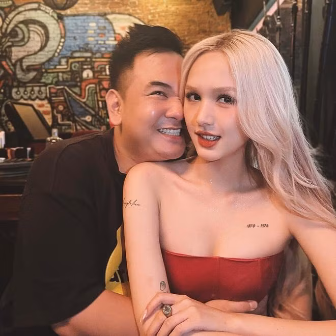 Mẹ chồng Xoài Non liên tục khen con dâu ngoan ngoãn, có hiếu. Cuối lời, mẹ chồng Xoài Non còn chốt hạ: "Bao nhiêu tài sản sẽ cho con (Xoài Non) hết".