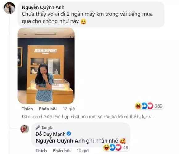 Khoe ảnh test thử sản phẩm, bà xã Duy Mạnh hóm hỉnh: "Ối nặng quá má ơi. Chồng con chẳng biết cảnh mình vất vả làm lụng dành dụm từng đồng để mua quà cho chồng đâu nhỉ".