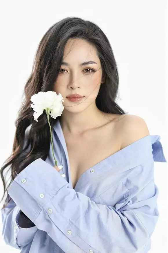 Chính bản thân tôi cũng chưa từng giấu bất cứ điều gì... có thể đọc được vài thứ làm tôi hơi buồn nhưng không sao. Những thứ tôi có bây giờ không cho phép tôi được buồn quá nhiều. Việc của tôi hiện tại là vui vẻ và sống tốt không van xin ai không làm hại ai. Tự chủ cuộc sống của chính mình. Chỉ vậy thôi! Lời nói là của mọi người, cuộc sống này là của tôi". Vũ Thanh Quỳnh cho biết thêm.