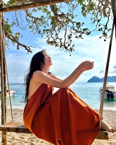 Cách đây 8 năm, Vũ Thanh Quỳnh từng được tài trợ 50 nghìn USD (khoảng 1 tỷ đồng) để phẫu thuật thẩm mỹ sau khi tham gia chương trình truyền hình thực tế mang tên Change Life.