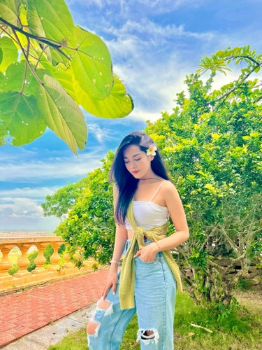 Sau phẫu thuật thẩm mỹ, cuộc đời cô gái SN 1992 thay đổi khi nhận được vô số lời mời làm MC, người mẫu chụp ảnh quảng cáo. Đặc biệt, Quỳnh còn đăng ký tham gia khóa học về thiết kế thời trang để hoàn thành ước mơ của mình.