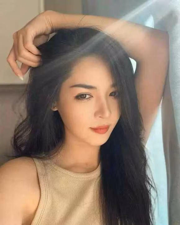 Trước những ý kiến trái chiều, người đẹp phẫu thuật thẩm mỹ đã có trải lòng trên trang cá nhân. Thanh Quỳnh viết: "Vài người ngoài kia thi thoảng viết về tôi bàn tán về tôi, về câu chuyện của quá khứ và cả tương lai của tôi...