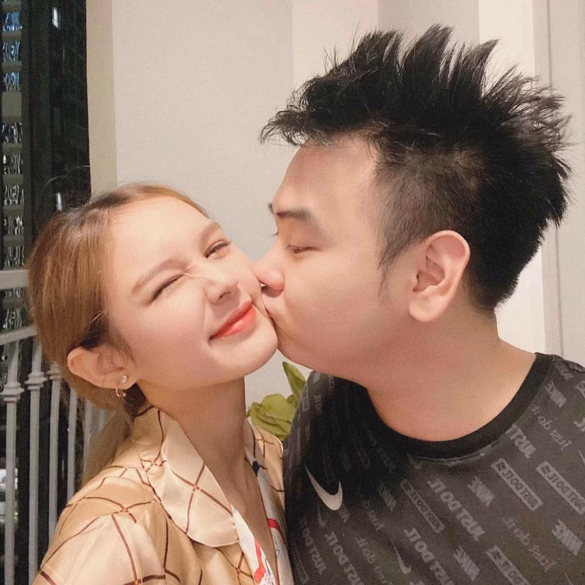 Được biết, đây không phải lần đầu tiên Xemesis bị "bóc phốt" trăng hoa.