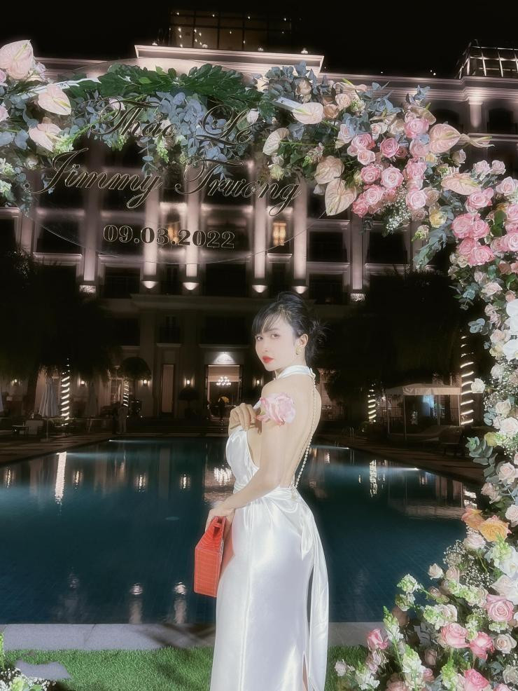 Ngoài việc khoe body trong những bộ thời trang "chặt chém", Mina Phạm còn có những chiếc túi hiệu đắt đỏ trị giá vài tỷ đồng. Đó là món đồ không thể thiếu trong bộ sưu tập hàng hiệu của cô.