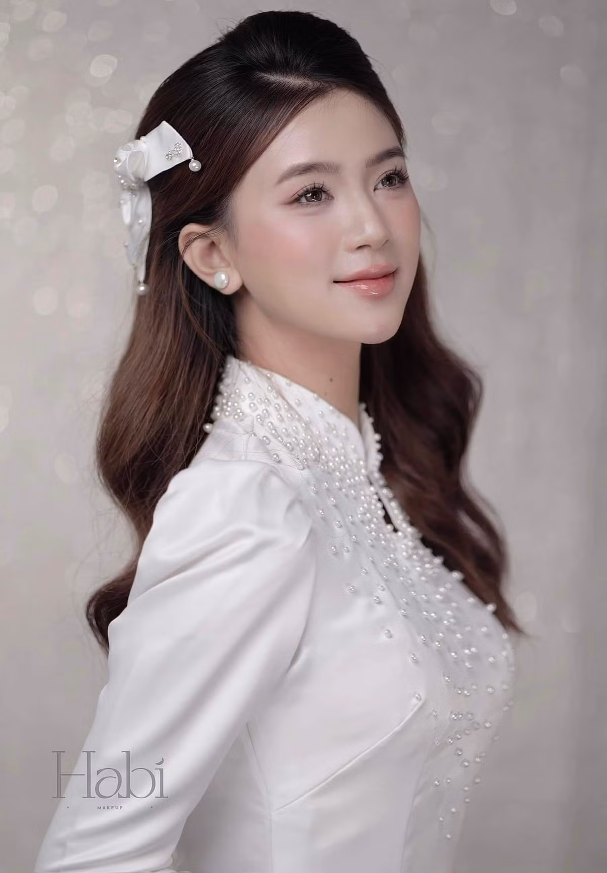 Để có được thân hình gợi cảm như hiện tại, Hằng Habi kết thân với nhiều bộ môn hot như tennis, gym và yoga. Chẳng những vậy, cô còn yêu thích khi tham gia các hoạt động thể dục ngoài trời như chạy bộ, nhảy dây, bơi lội, leo núi...