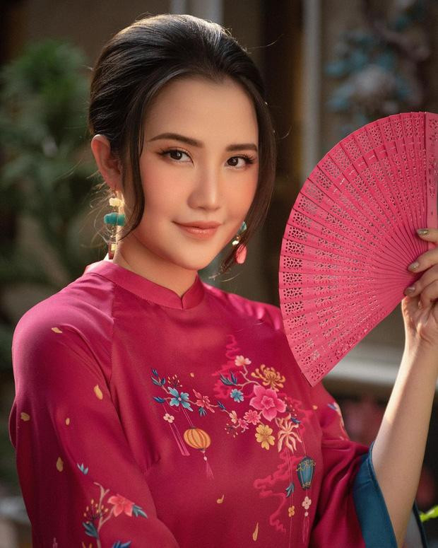 Đi kèm những bức ảnh, Primmy Trương viết trên trang cá nhân: "Xuân đã về. Mẹ bỉm tranh thủ chụp hình xuân cho bằng bạn bè".