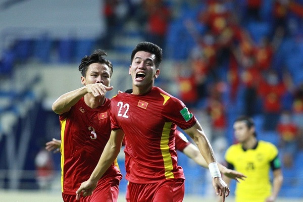 Thang Malaysia, doi tuyen Viet Nam chem che ngoi dau bang-Hinh-5