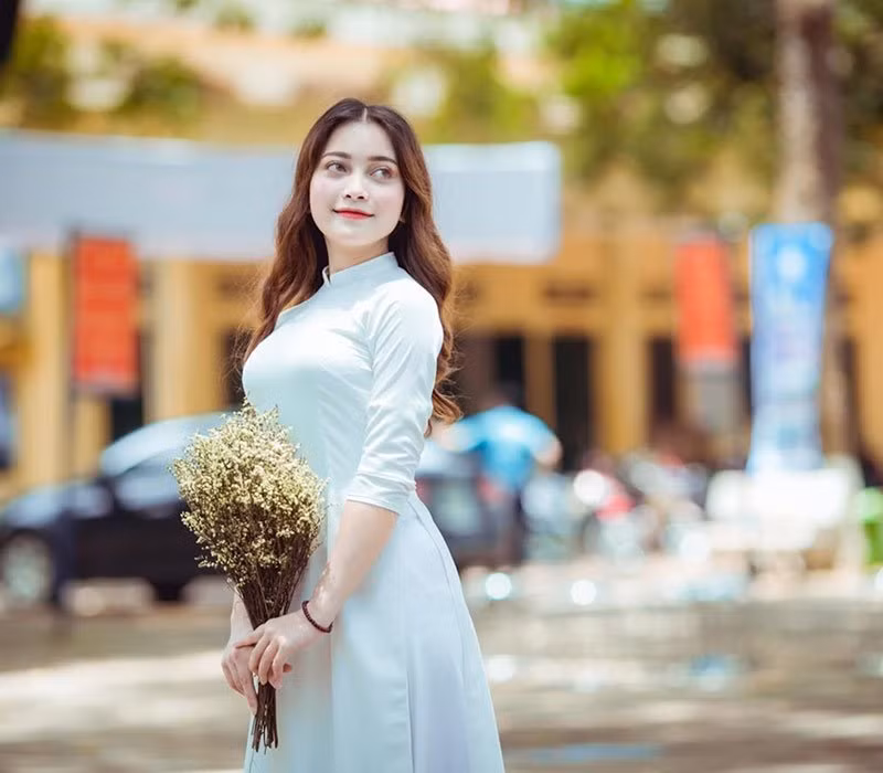 Với Nguyễn Hằng, đại học vốn dĩ không phải là con đường duy nhất dẫn đến thành công. Chỉ cần bản thân có đủ đam mê, luôn cố gắng với những lựa chọn của mình và không hối hận là được.