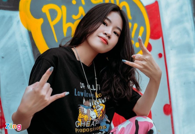 Năm nay mới 18 tuổi, Pháo đã sở hữu vóc dáng với 3 vòng chuẩn chỉnh không chê vào đâu được.