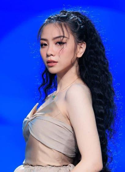 Trong chương trình có sự xuất hiện của 5 trai đẹp gồm Duy Anh, Chí Tân, Đức Việt, Khắc Sơn và Phạm Duy Anh. Cuối chương trình, Đức Việt - chàng trai được nữ chính Tô Sa trao hoa.