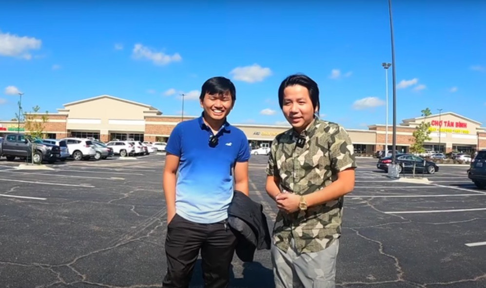 Cụ thể, Vương Phạm đã có buổi gặp gỡ, chia sẻ tại trường Cao Đẳng FPT Polytechnic (Hà Nội). Đặc biệt, trong một buổi phỏng vấn, anh chàng đã không ngần ngại nhắc tới Khoa Pug. Anh thừa nhận việc bản thân trở nên nổi tiếng như hiện tại là nhờ xuất hiện trên kênh YouTube của người anh em một thời.