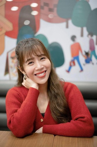 Nữ MC từng chia sẻ rằng dù có vất vả và mệt đến đâu thì khi được đón nhận tình yêu thương của khán giả, cô lại thêm yêu nghề và xóa tan được mọi áp lực trong công việc.