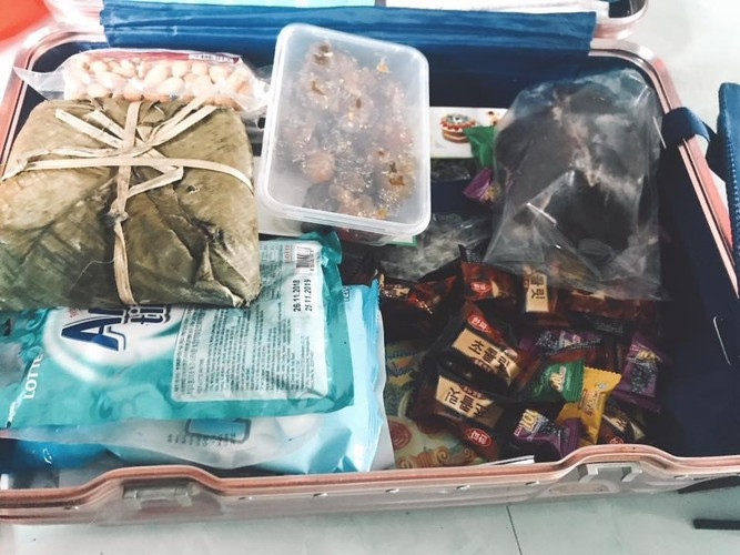 Ở quê có đồ thừa thì y như rằng được các cô cậu gom bằng hết. Việc lấy đồ là điều dễ hiểu khi ở quê thì thừa, lên thành phố lại phải mua tốn kém không ít tiền.