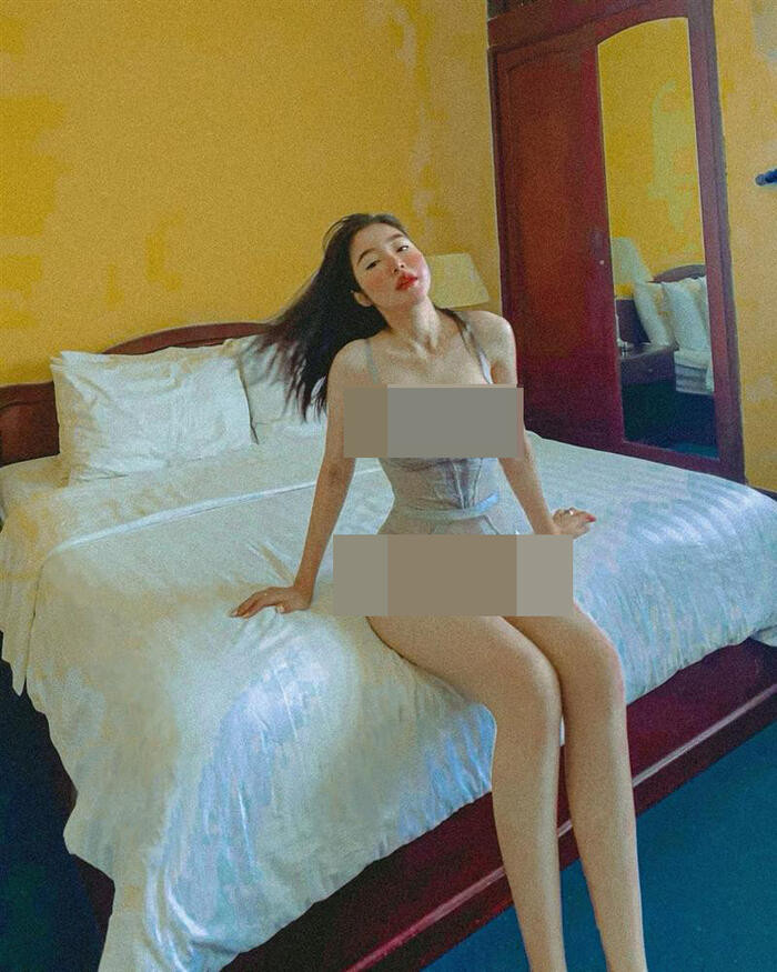 Sau khi bức ảnh được đăng tải, Elly Trần hận được những phản ứng trái chiều cho bức ảnh lần này.