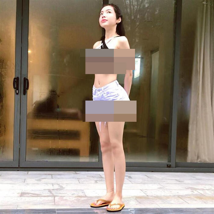 Cụ thể, hot girl Elly Trần diện một chiếc áo bikini cùng với chiếc quần short ngắn cũn cỡn. Đây vốn là phong cách ăn mặc thiếu vải quen thuộc của người đẹp sinh năm 1987.