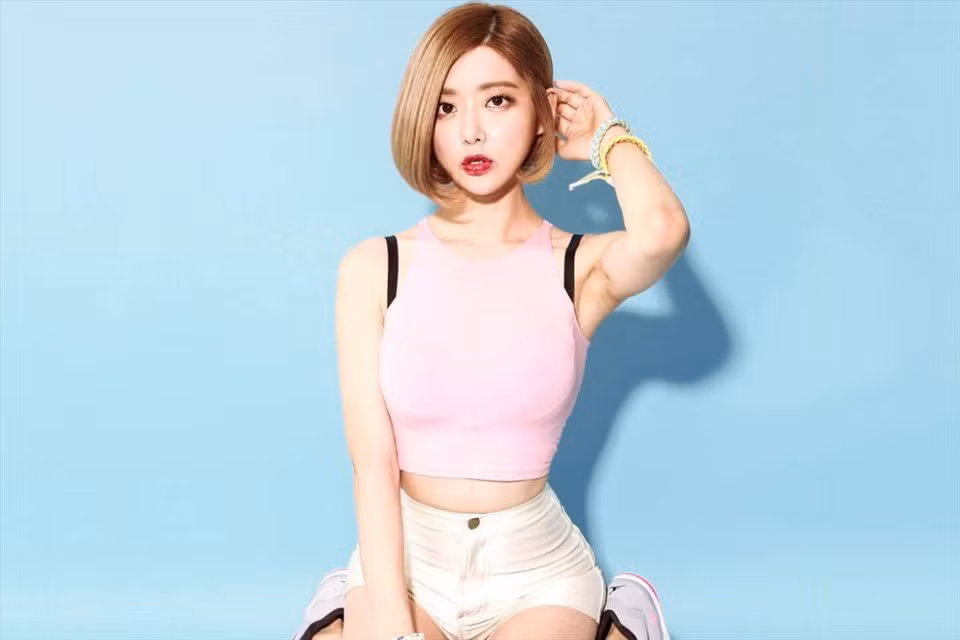 Về phong cách thời trang đời thường, DJ Soda cho thấy bản thân đa sắc hơn.