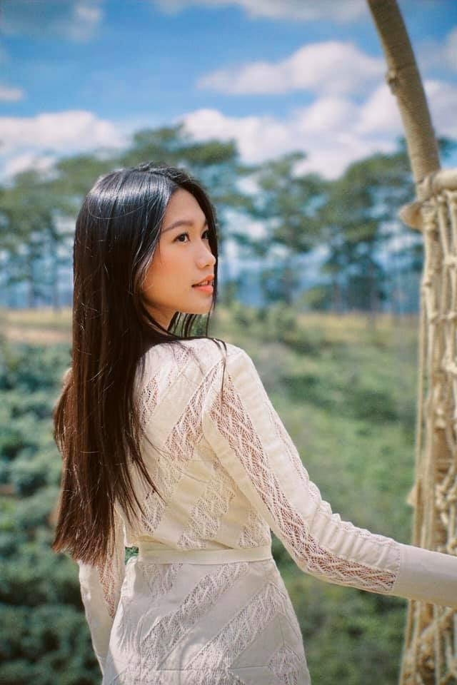 "Tôi sinh ra ở Hà Nội, cũng chưa sẵn sàng để xa ba mẹ, gia đình, bạn bè nên sẽ không Nam tiến", người đẹp chia sẻ.