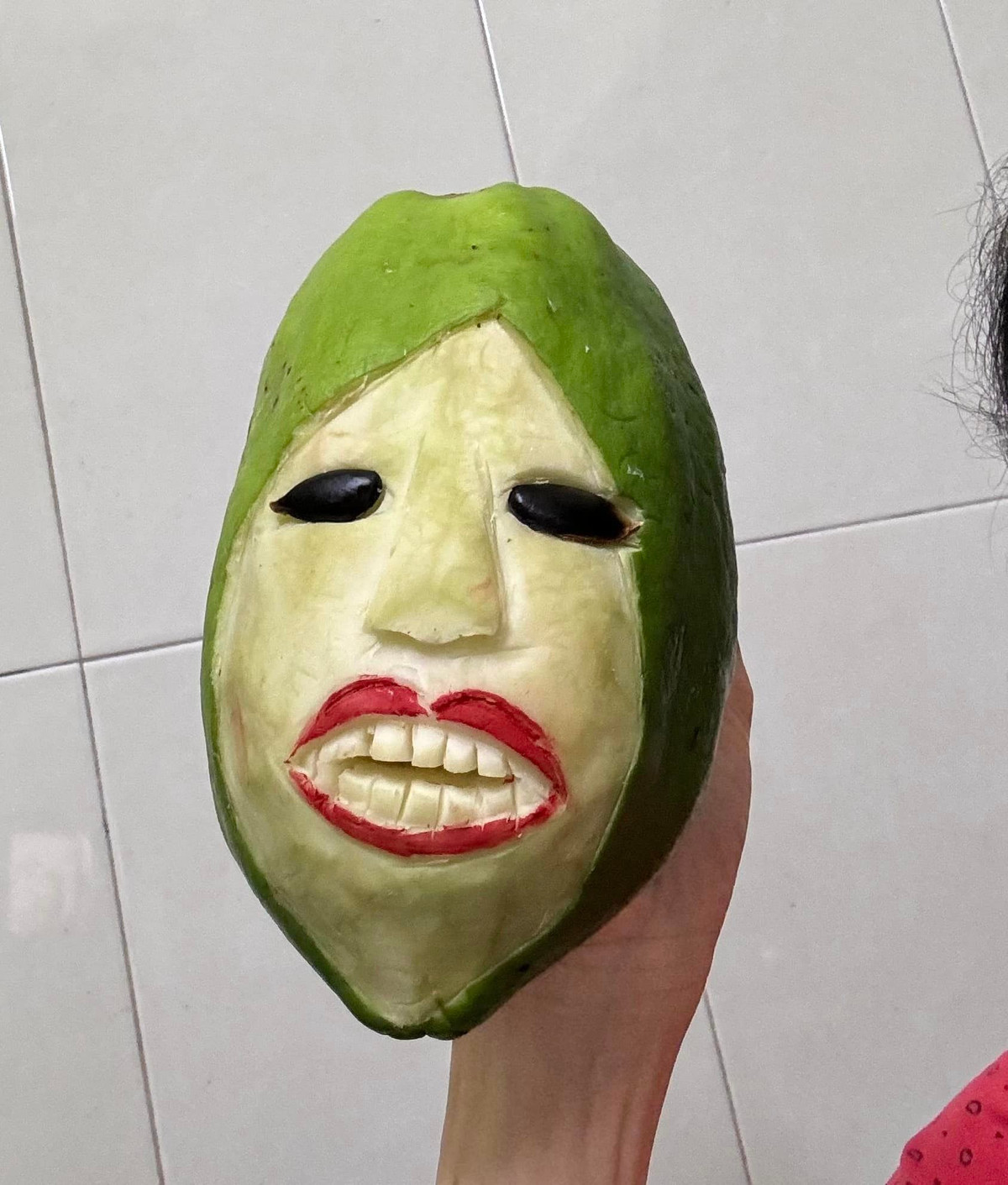 Bày trái đu đủ này lên mâm cỗ Trung Thủ nhìn vừa đáng yêu vừa đáng sợ.