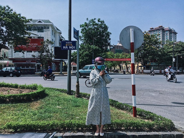 Giữa đường phố vẫn xinh nhưng vẫn bảo vệ được làn da.