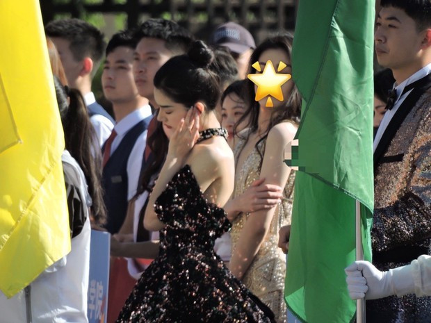 Trang cá nhân của Nhất Lạp Đậu giờ có gần 400k lượt theo dõi. Cách đây không lâu, cô cũng đã chụp ảnh kỷ yếu và một lần nữa gây sốt vì những shoot ảnh "10 điểm không có nhưng".