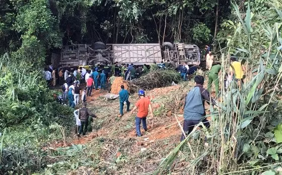 Vụ tai nạn giao thông xảy ra trên đèo Ngọc Vinh quốc lộ 14C đoạn qua xã Rờ Kơi, huyện Sa Thầy, tỉnh Kon Tum sáng 11/7.